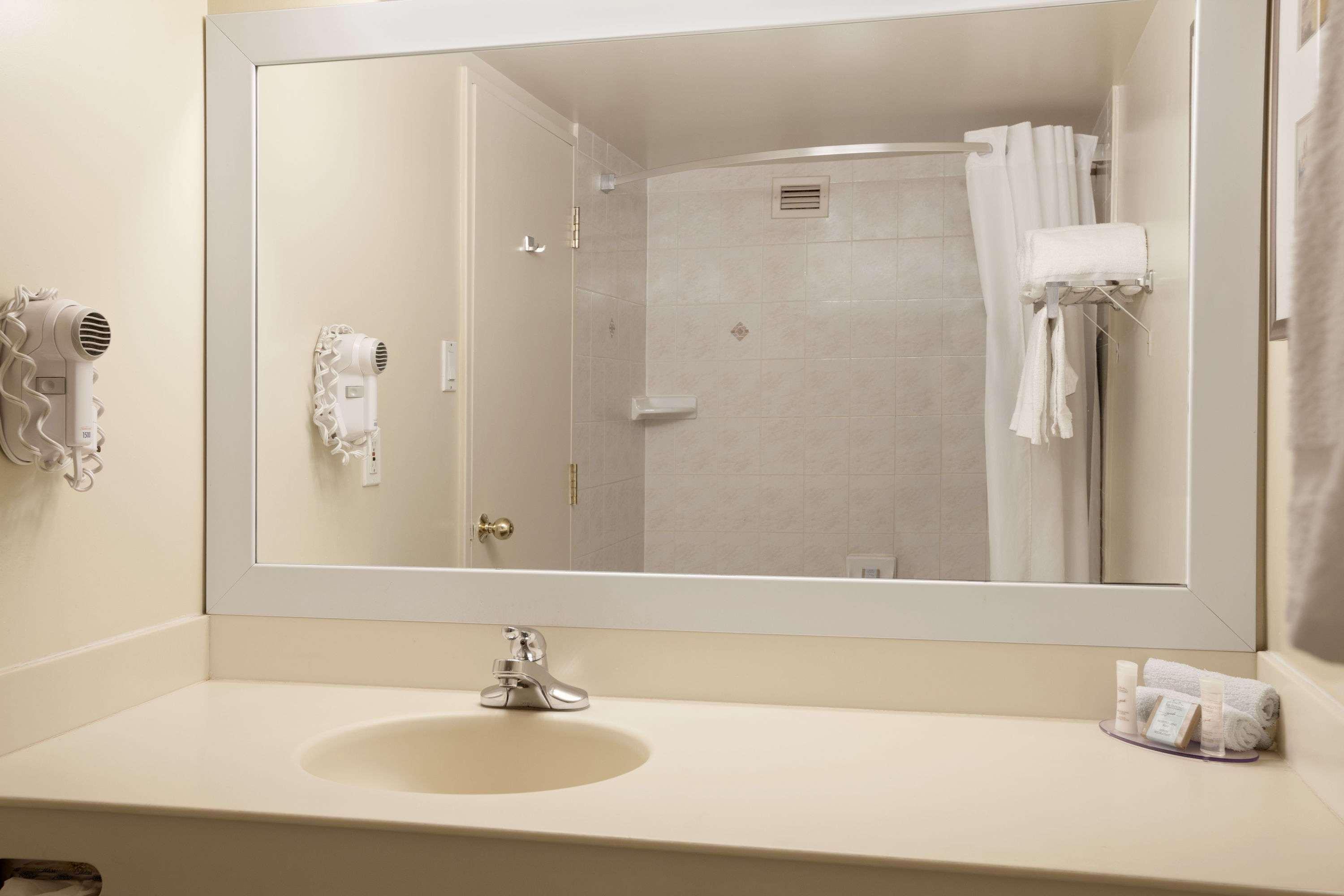 Travelodge By Wyndham Ottawa West Exteriör bild