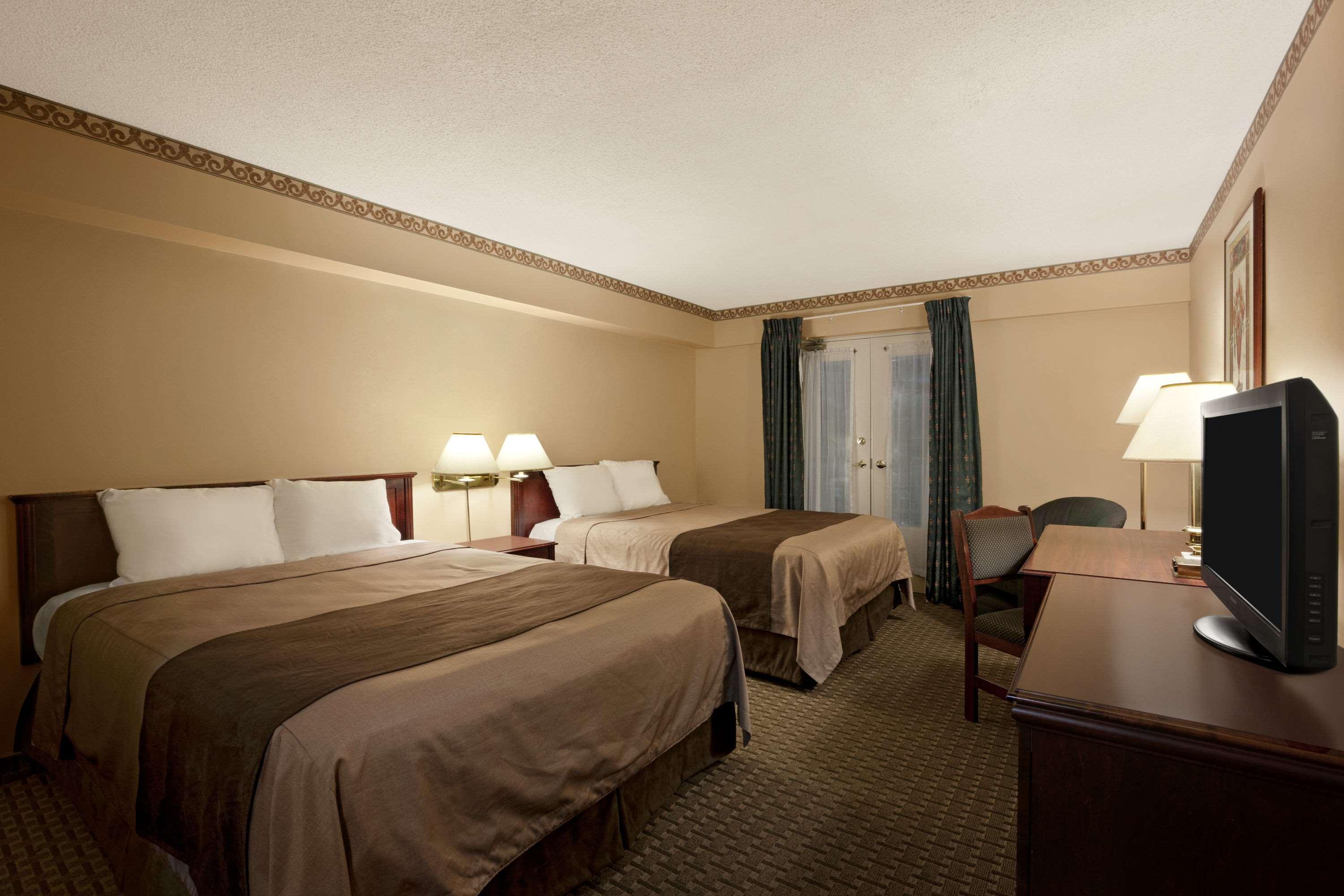 Travelodge By Wyndham Ottawa West Exteriör bild