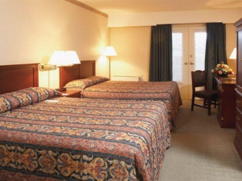 Travelodge By Wyndham Ottawa West Exteriör bild