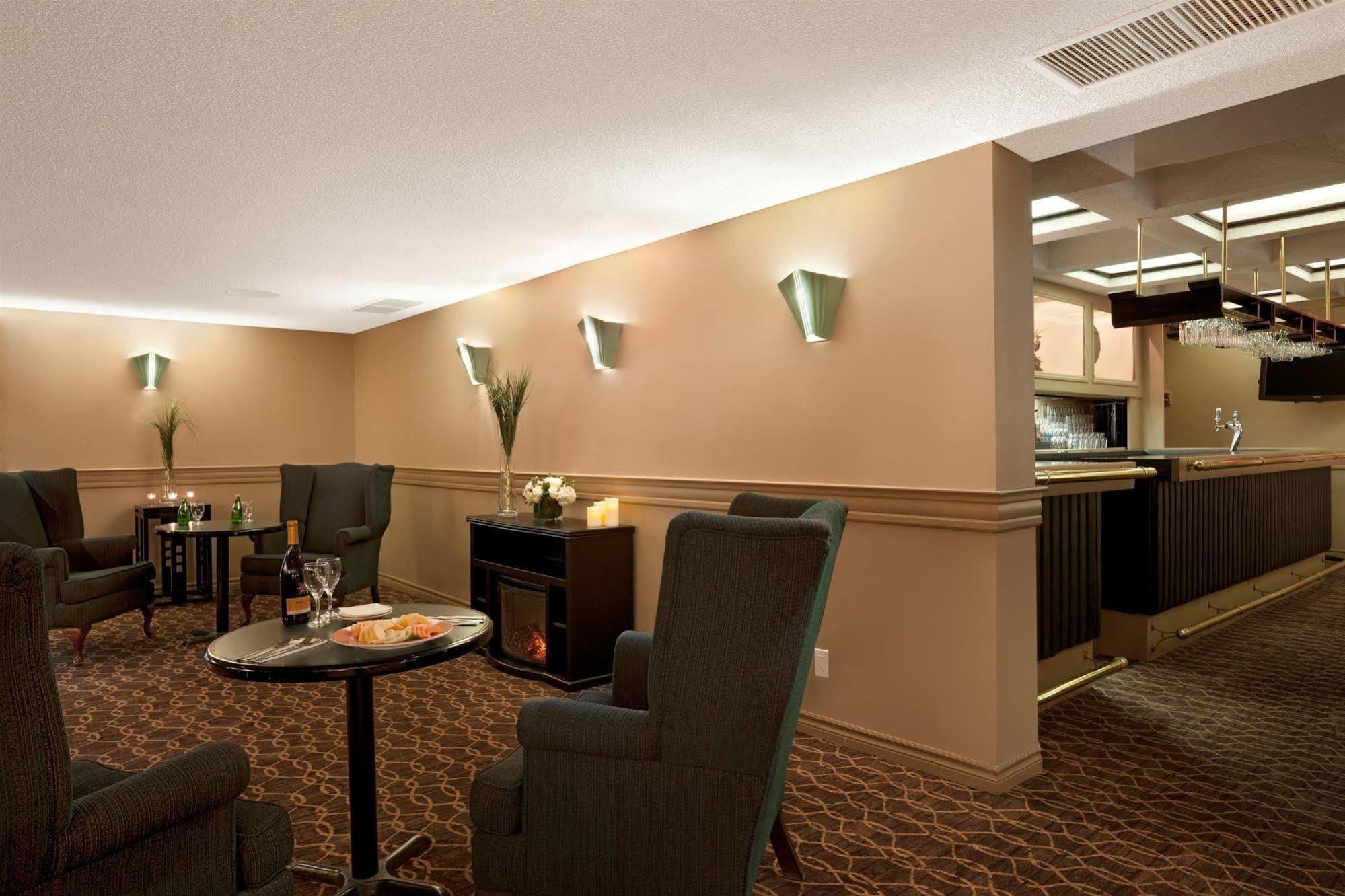 Travelodge By Wyndham Ottawa West Exteriör bild
