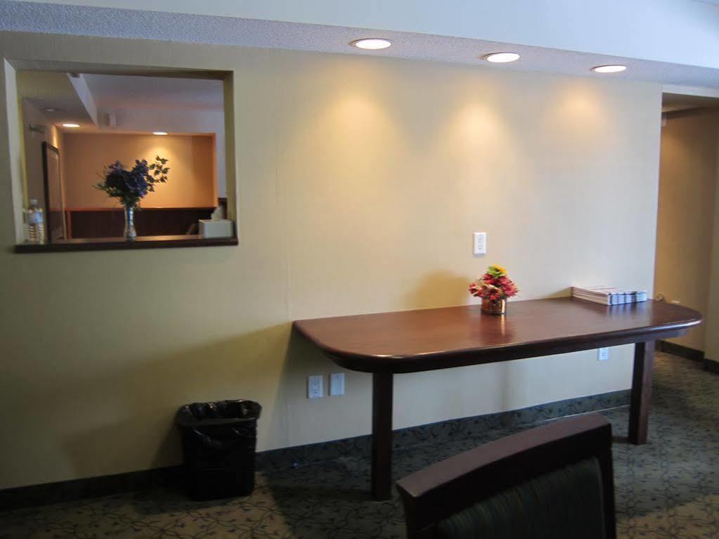 Travelodge By Wyndham Ottawa West Exteriör bild